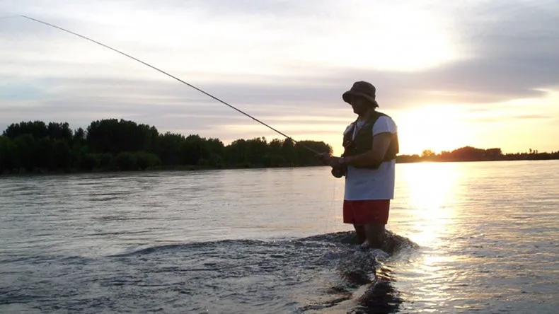 Dos lugares en Neuquén donde se puede seguir pescando hasta agosto