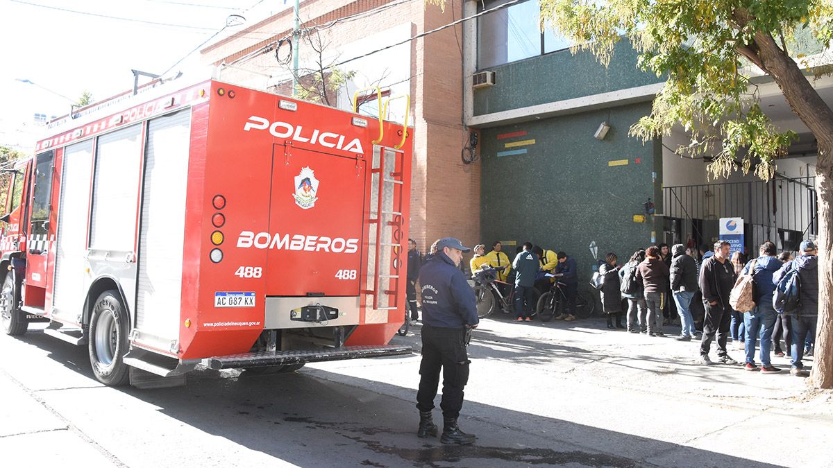 Susto en el centro:  desalojaron el correo por una explosión