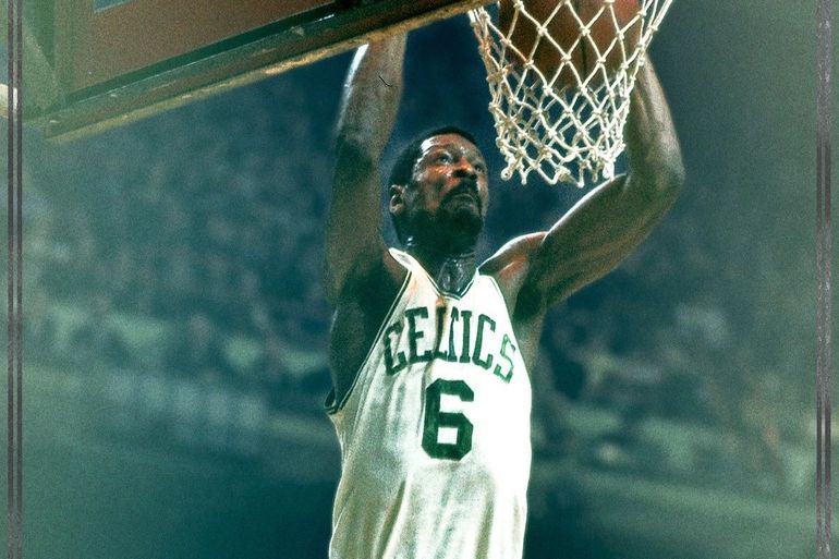 En homenaje a Bill Russell, las camisetas de la NBA lucirán un parche negro en su pecho a lo largo de toda la temporada.