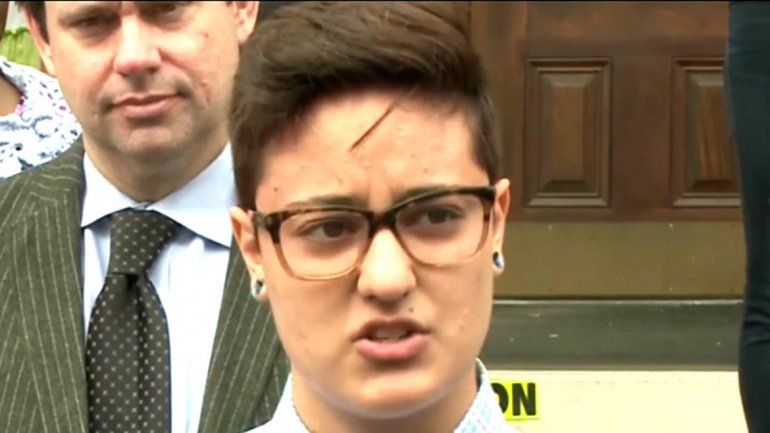 A Daniela se le venció un permiso. Su padre y su hermano están detenidos.