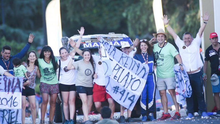 El equipo. La llegada de Alicia Reina a Rosario y toda la gente que la acompañó en su tercera experiencia en el rally.
