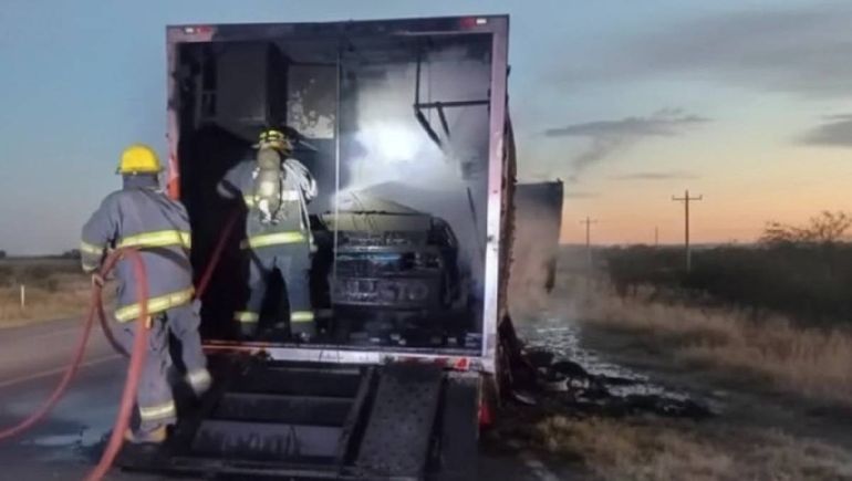 Perdió todo: a un piloto de Turismo Carretera se le prendió fuego el auto mientras viajaba para debutar