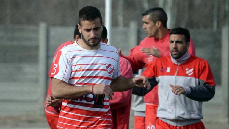 El Rojo entrena en La Chacra pensando en la remontada.