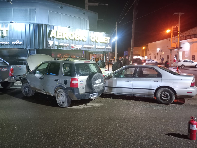 El tránsito en el sector estuvo interrumpido por algunos minutos hasta que se retiraron los vehículos involucrados. El tránsito en el sector estuvo interrumpido por algunos minutos hasta que se retiraron los vehículos involucrados.
