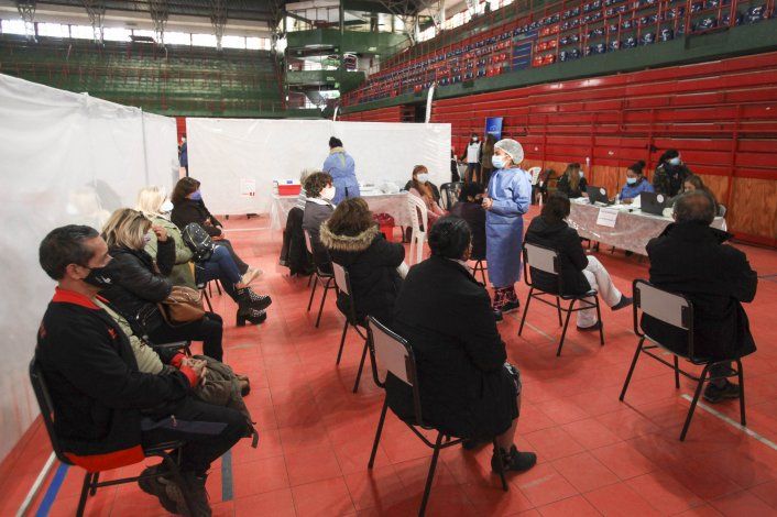 ¿De qué edad son las personas que reciben la vacuna hoy?