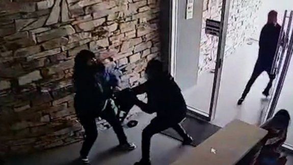 Violenta entradera en un edificio de Santa Genoveva