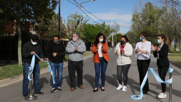 El plan de pavimentación avanza en el este de la ciudad 