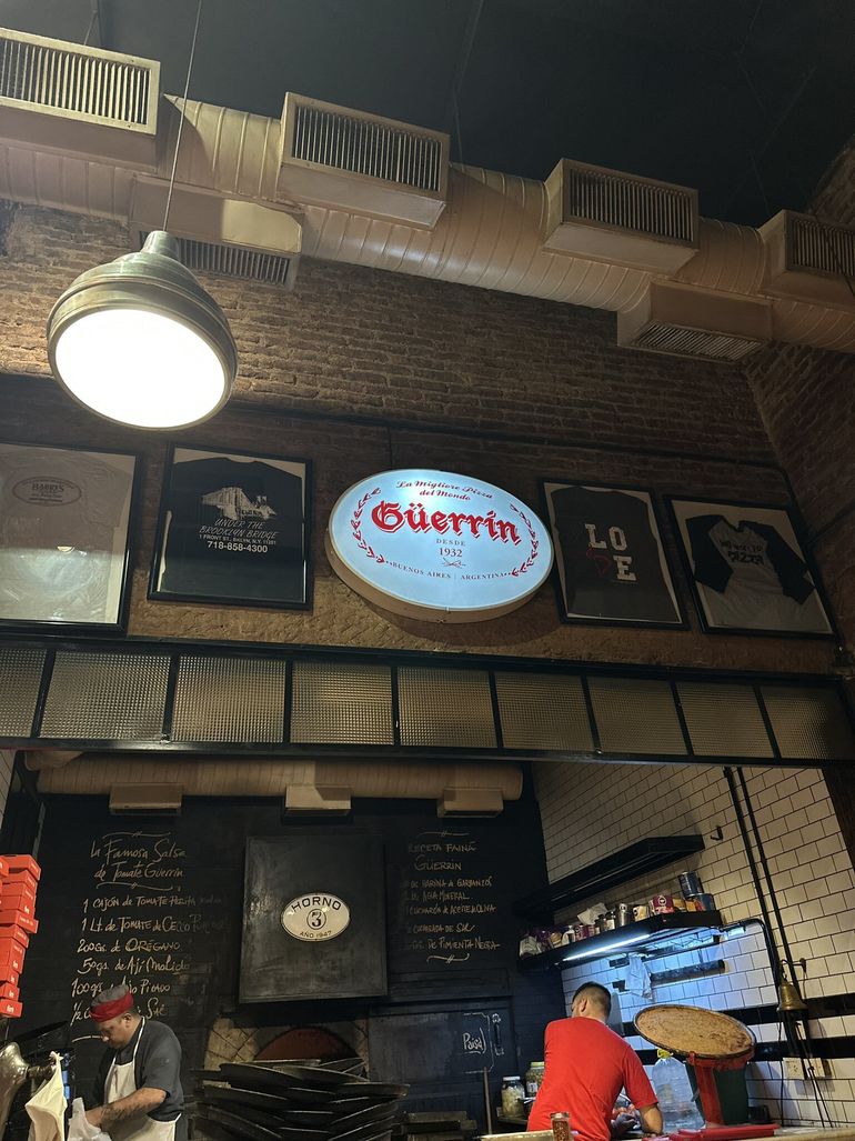 La histórica pizzería porteña Güerrín nació en 1932. La histórica pizzería porteña Güerrín nació en 1932.