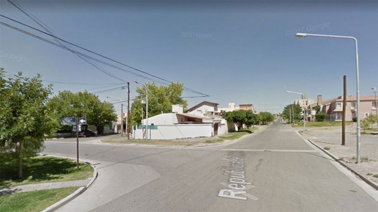 Tres menores demorados por robar elementos de un auto