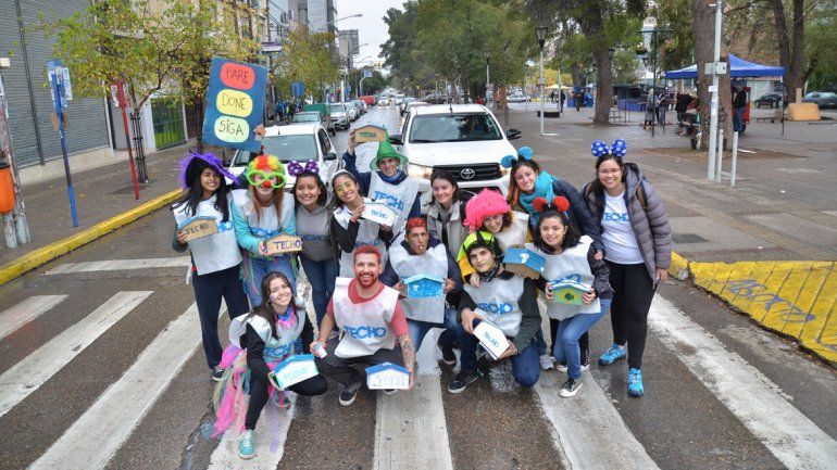 Los voluntarios de Techo no aflojaron pese al mal tiempo