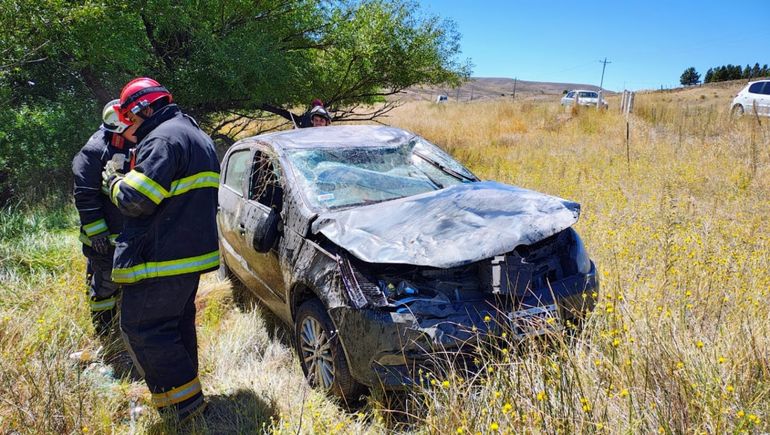 Un vecino de Junín protagonizó espectacular autovuelco sobre la Ruta 40