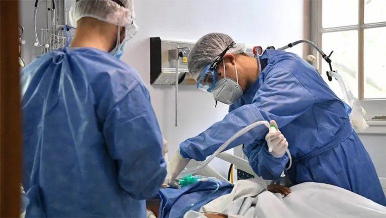 Al menos 26 personas con COVID son atendidas en las guardias