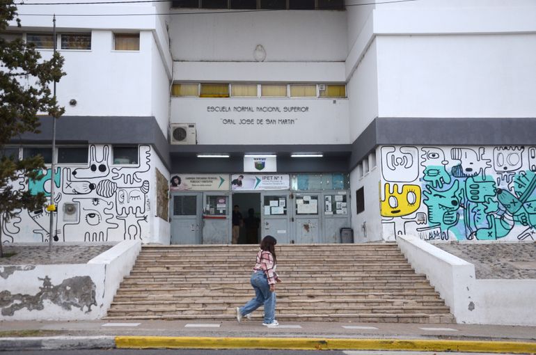 El edificio donde funciona el IFD 12 en el Colegio San Martín. El edificio donde funciona el IFD 12 en el Colegio San Martín.
