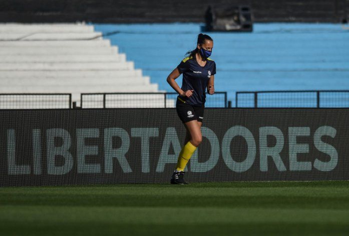 Mariana de Almeida en la entrada en calor en el Cilindro de Avellaneda.