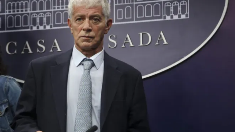 El decreto de aceptación de la renuncia y designación del sucesor se publicará en las próximas horas en el Boletín Oficial.