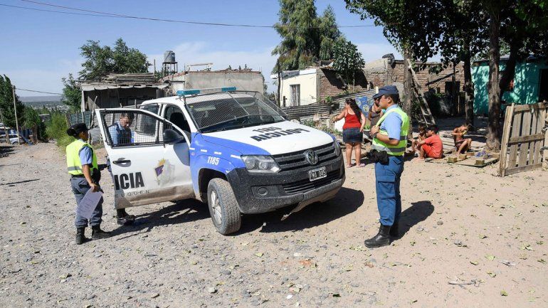 La pelea entre los vecinos ocurrió el lunes a la noche en la vía pública