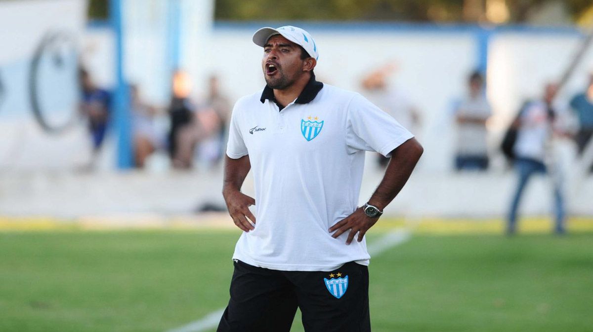 Norberto Acosta, el técnico de Juventud Unida de Gualeguaychú.