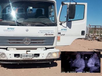 en marcha, sin ocupantes y sobre la banquina: encontraron el camion robado en vaca muerta