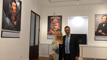 Karina Milei, junto al vocero presidencial, en el salón renovado de Casa Rosada