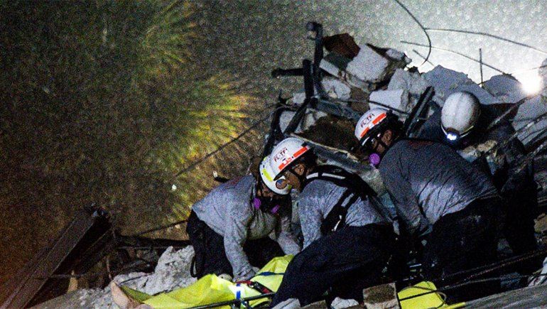 Derrumbe: llegó a 20 el número de víctimas y sigue el operativo de búsqueda pese al huracán