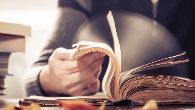 ¿Qué significa soñar con leer?