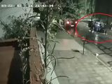 Ladrones armados le robaron el auto a una pareja mientras uno de sus hijos estaba adentro.