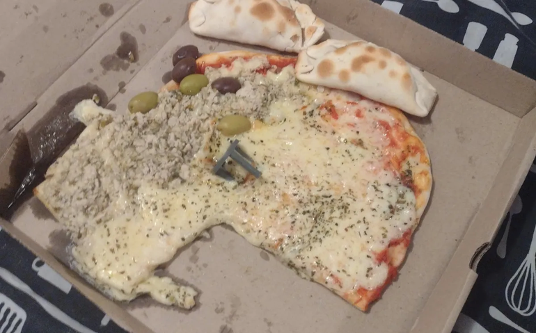 Pidió pizzas por delivery, le faltaron porciones y la insólita respuesta del local se volvió viral