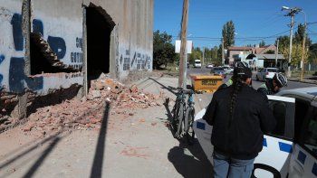 centenario: un operario resulto herido tras derrumbarse una pared en un galpon