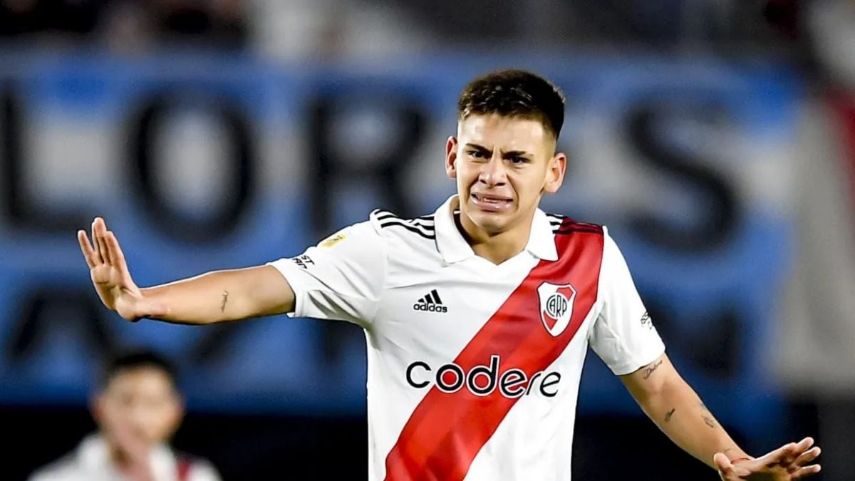 La particular reacción de los hinchas de River ante la vuelta del Diablito Echeverri