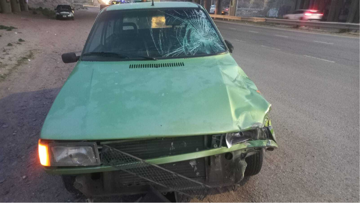 Un ciclista fue impactado por un auto en la Ruta 7 rumbo a Neuquén.