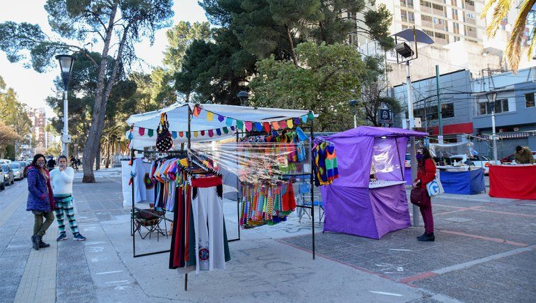 Feria: las ventas son esquivas en la vuelta de los artesanos