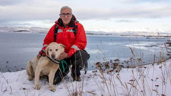 perro heroe rescato a un esquiador enterrado bajo un metro y medio de nieve perro heroe rescato a un esquiador enterrado bajo un metro y medio de nieve