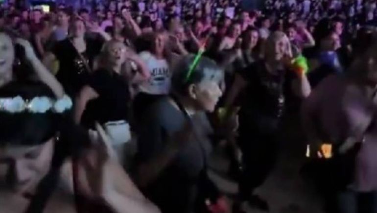 Una clase de zumba irrumpió el show de Luck Ra y se hizo viral