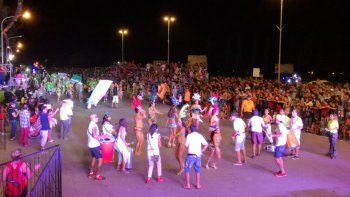 el carnaval de centenario cierra esta noche con la presencia de kapanga