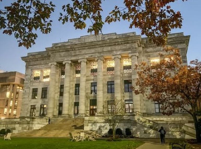 Los condenados se llevaban los restos desde la Facultad de medicina de Harvard hasta su vivienda y desde allí los enviaban a los compradores. Los condenados se llevaban los restos desde la Facultad de medicina de Harvard hasta su vivienda y desde allí los enviaban a los compradores.