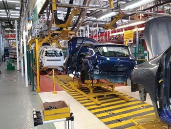 Tres autos dejaron de producirse en Fábrica Santa Isabel de Renault.