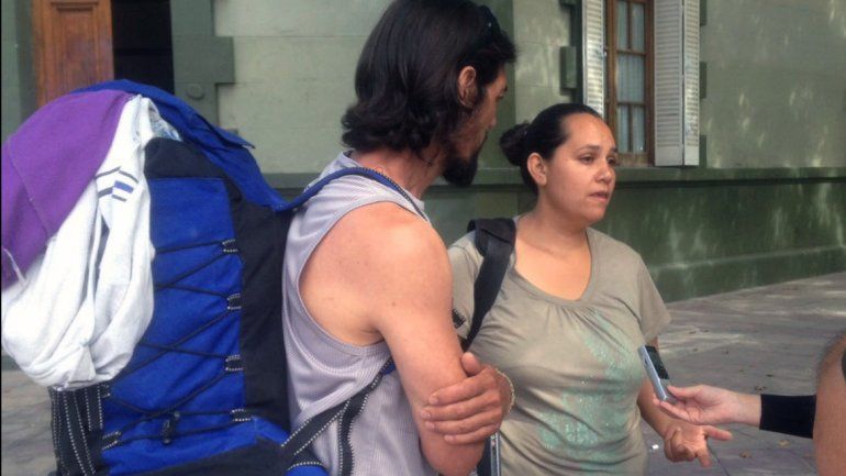 Daniel y Yanina de El Huecú reclaman su casa.