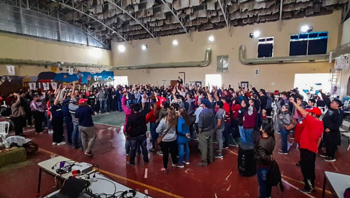 300 trabajadores rurales respaldaron al criancero que quieren desalojar