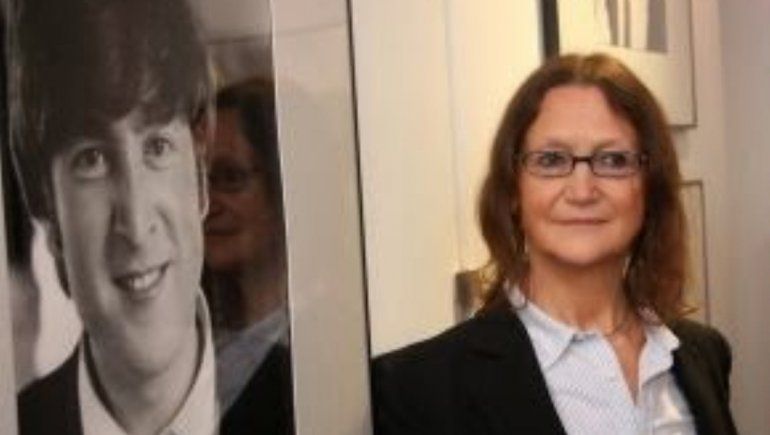 Hermana de Lennon le pegó duro a Yoko en sus memorias