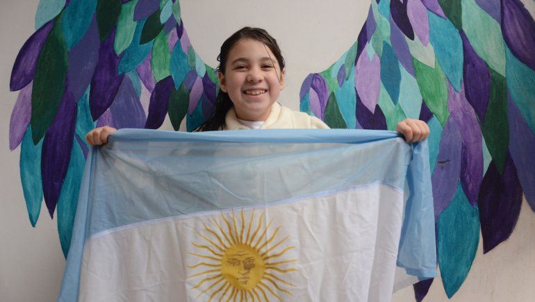 Cumple años el 20 de junio y le pidió al Presidente que la deje prometer a la bandera