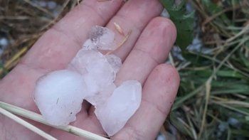 tormenta en el alto valle: mira como granizo en villa regina tormenta en el alto valle: mira como granizo en villa regina