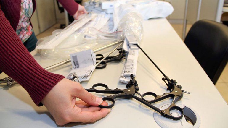 Entregan equipos laparoscópicos a cuatro hospitales