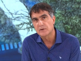 Laje arengó a su equipo y por ahora sigue su programa