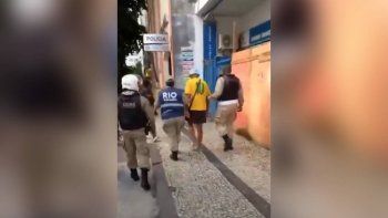 Otro argentino terminó preso por racismo al insultar a una cajera en Brasil. Otro argentino terminó preso por racismo al insultar a una cajera en Brasil.