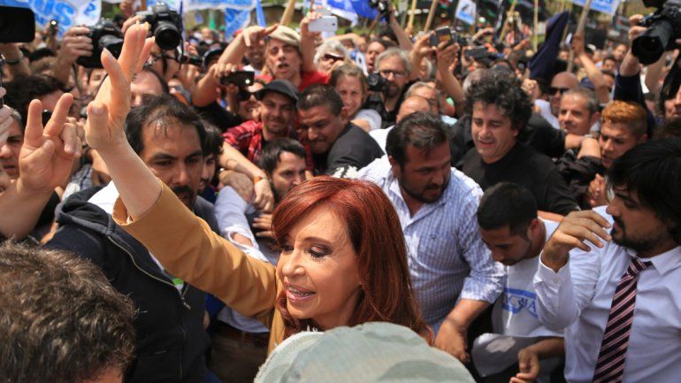 La ex presidenta estuvo en los tribunales de Retiro acompañada por el ex juez Eugenio Zaffaroni y por su abogado en esta causa