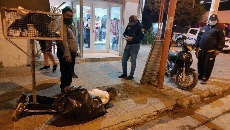 Robó en un local, intentó escapar y los vecinos lo interceptaron