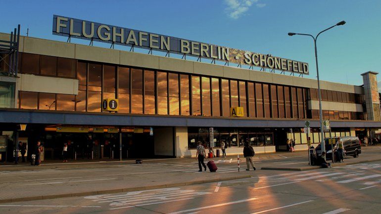 Pánico en el aeropuerto: tenía plastilina en el bolso y pensaron que era una bomba