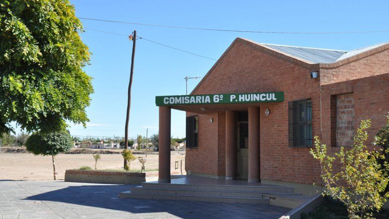 La víctima denunció el robo en la Comisaría Sexta de Plaza Huincul.