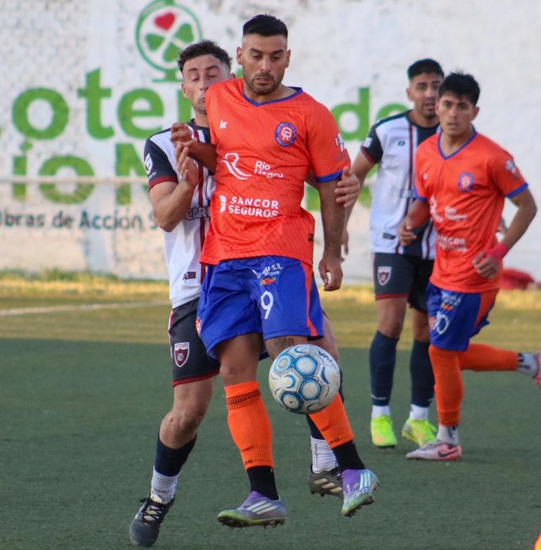 Vallejos en el clásico de General Roca. Foto: prensa Deportivo Roca