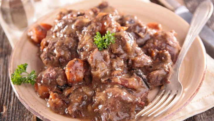 La carne de jabalí es magra y nutritiva (22g proteína/100g). Chefs la convierten en una fuente de proteína sostenible. La carne de jabalí es magra y nutritiva (22g proteína/100g). Chefs la convierten en una fuente de proteína sostenible.